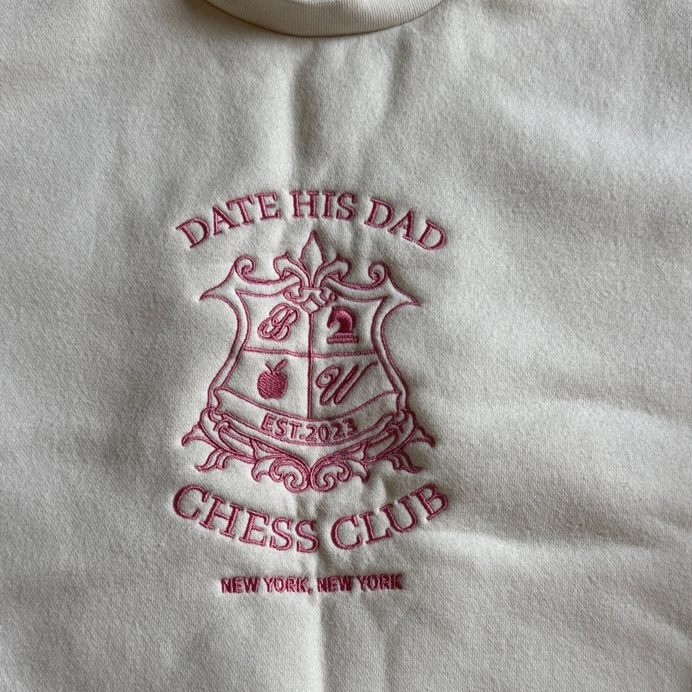 Real housewives of New York’s Brynn Whitfield “Date His Dad” cream sweatshirt